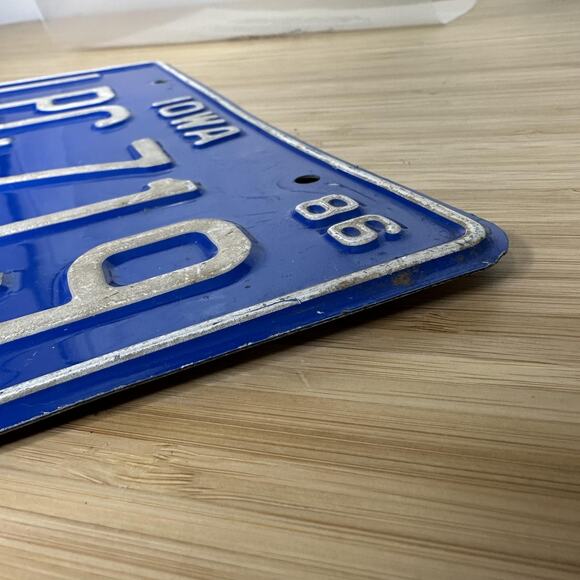 Vintage 1986 Iowa License Plate Black Hawk County Blue LPC 719 Embossed Metal - Picture 7 of 7